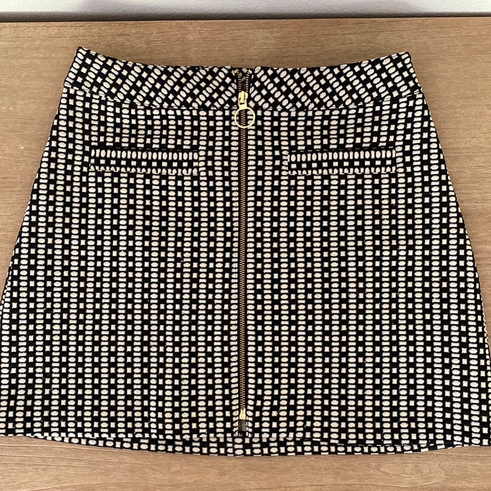 EXPRESS Women’s Mini skirt with gold zipper